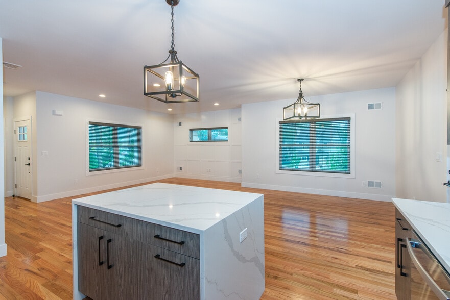 Building Photo - 360 Orange Rd