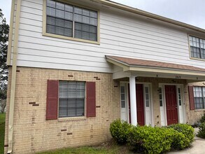 Building Photo - Portland Townhomes