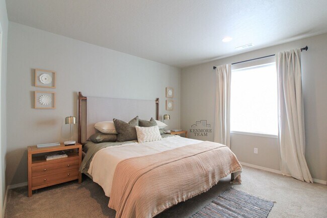 Building Photo - FURNISHED: 3 Bedroom, 2 Bath Home in South Richland