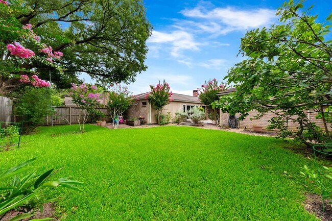Building Photo - 12210 Ravenmoor Dr