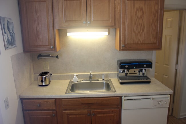 Building Photo - 700 Lindley St