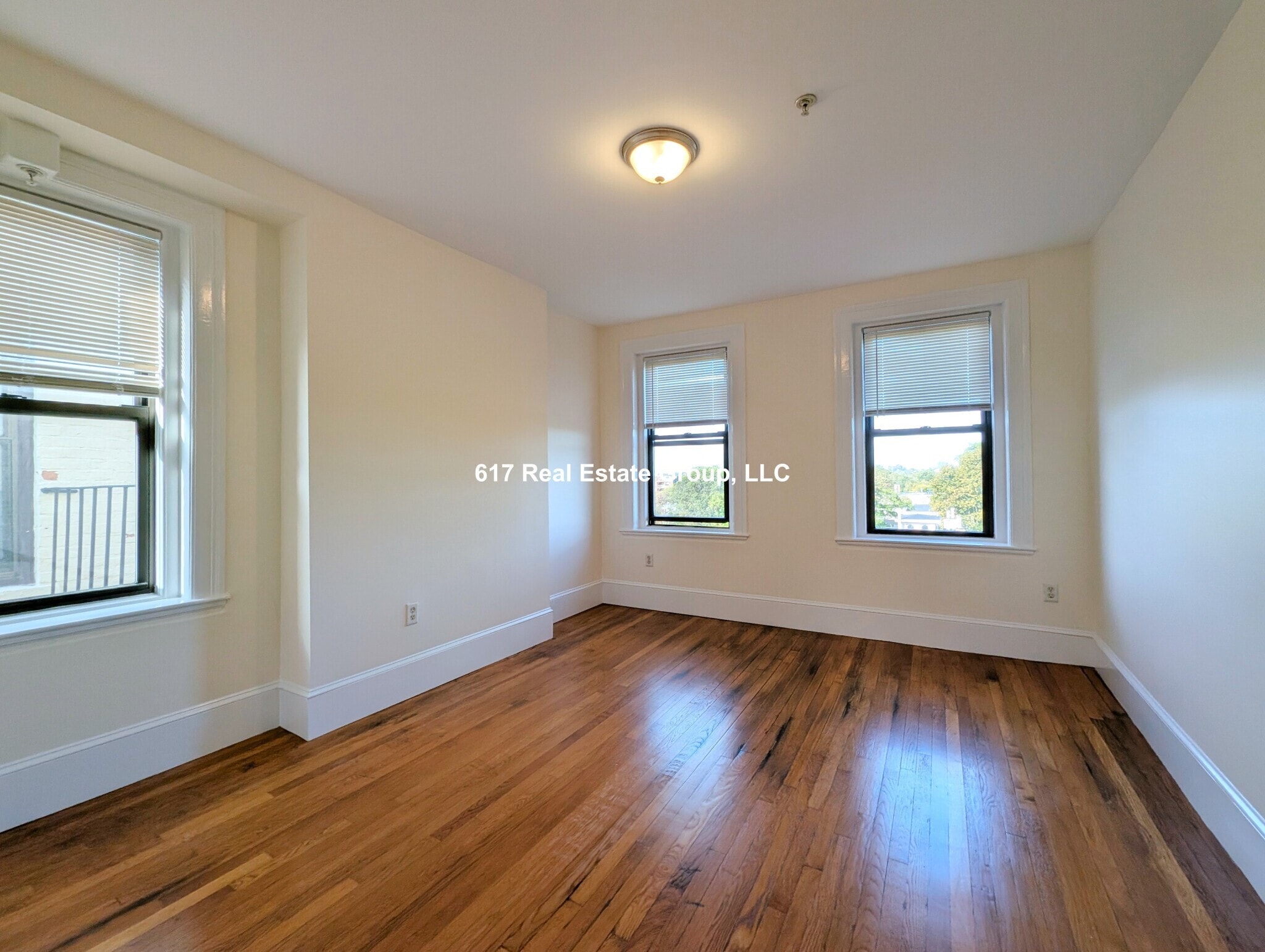 Building Photo - 881 Massachusetts Ave