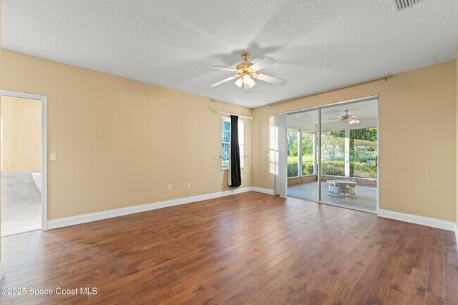 Building Photo - 500 Hidden Hollow Dr