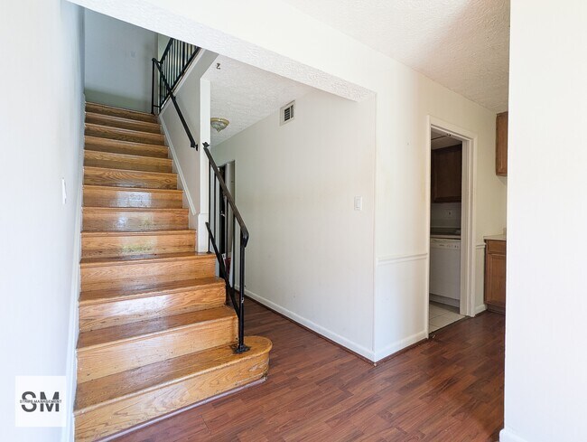 Building Photo - 8675 Seasons Way