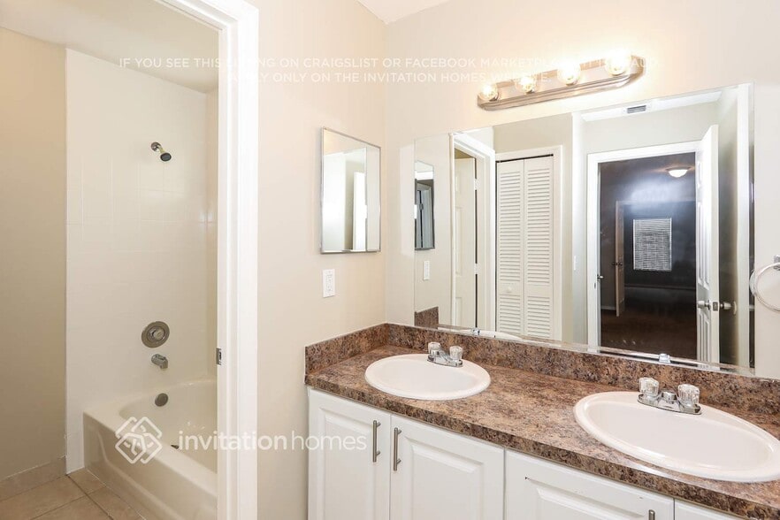Building Photo - 10873 La Salinas Cir