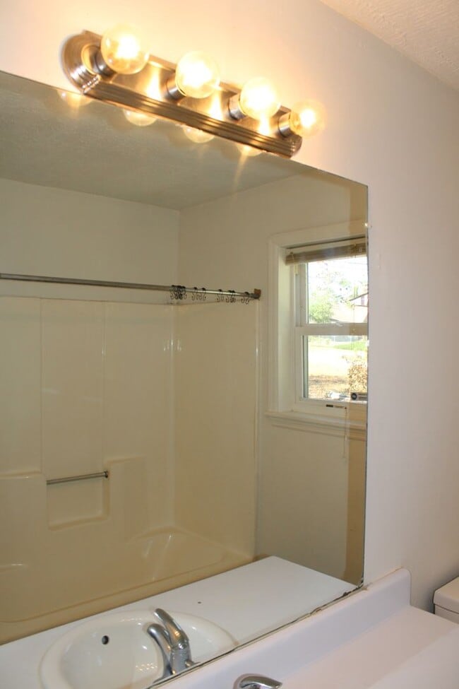 Building Photo - 3 Bedroom 2 Bath In Hephzibah!