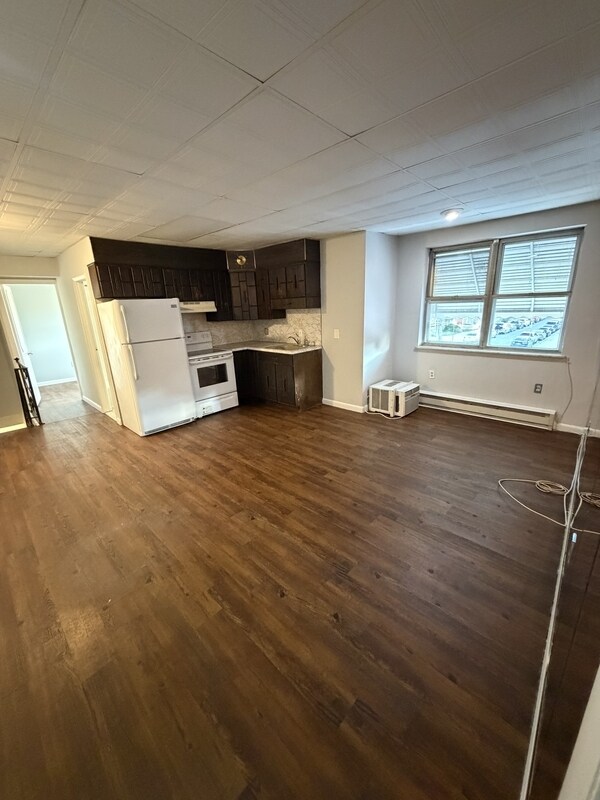 Primary Photo - 2649 S Darien St