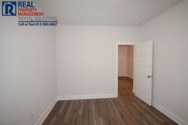 Building Photo - Gorgeous 4 bd home with attached garage! Neighborhood Pool!