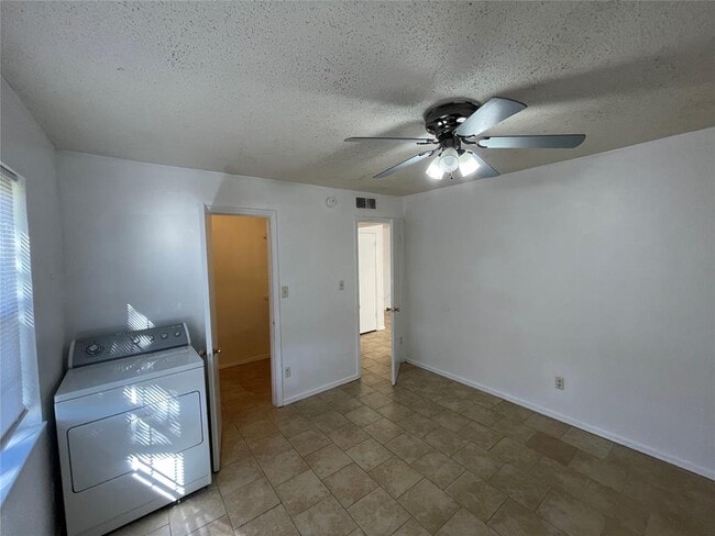 Building Photo - 401 SE 12th St