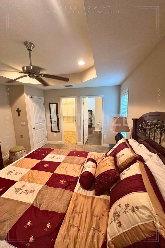 Building Photo - COMING SOON! Beautiful Home in Huntington ...