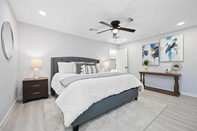 Building Photo - 9405 Cathedral Dr