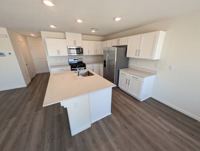 Building Photo - 5658 Mesa Sedona St