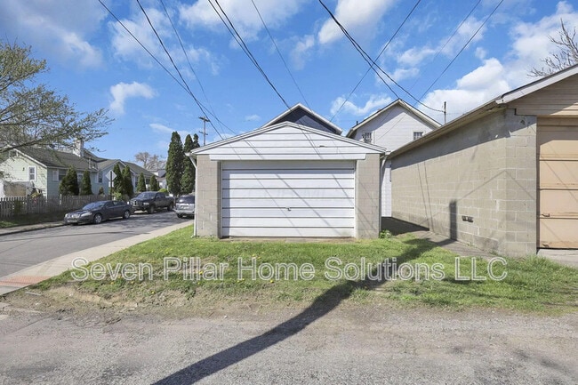 Building Photo - 522 Ryan Ave