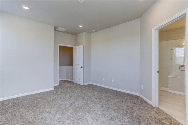 Building Photo - 137 Ambrose St