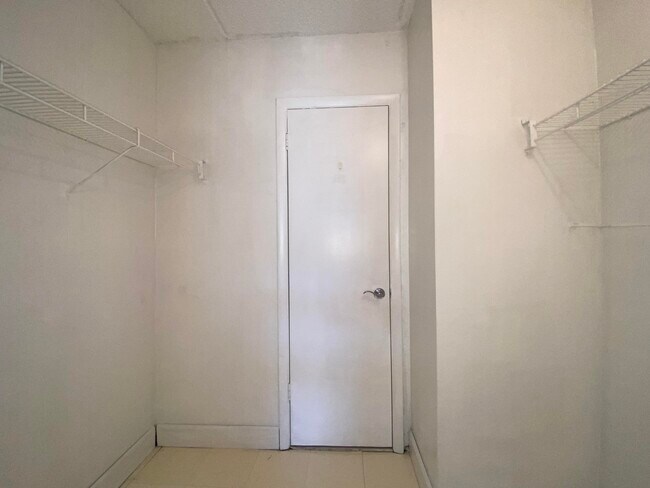 Building Photo - 4500 N Flagler Dr