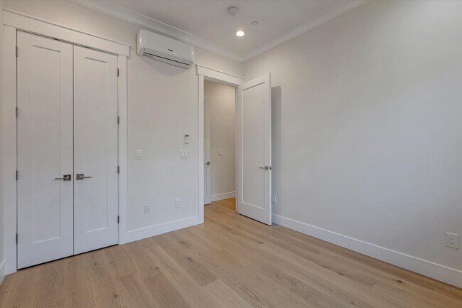 Building Photo - Newer High-Tech Home | Top Schools | Great...