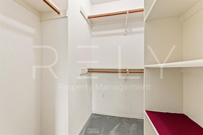 Building Photo - 103 Prairie Springs Loop