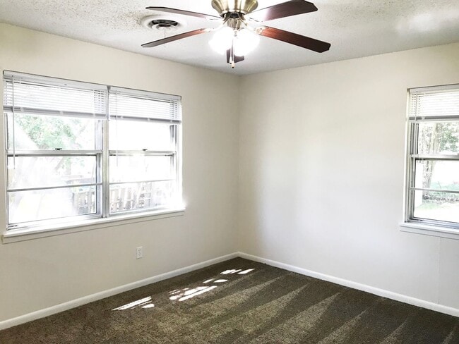 Building Photo - 1302 S 23rd St