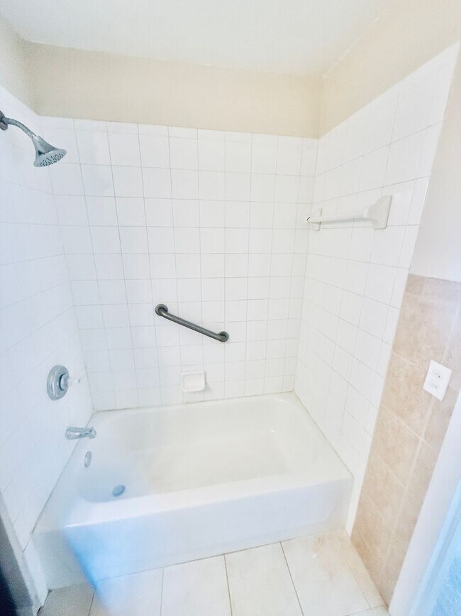 Building Photo - For Rent: Spacious 3-Bedroom, 2-Bath Second-Floor Condo with Balcony & Community Amenities