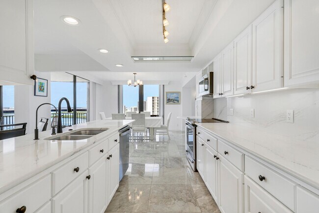 Building Photo - 5380 N Ocean Dr