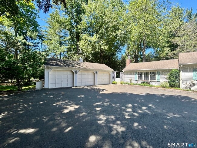 Building Photo - 15 Timber Ln