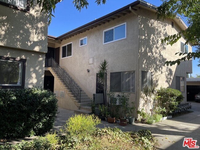 Primary Photo - 6610 Whitsett Ave
