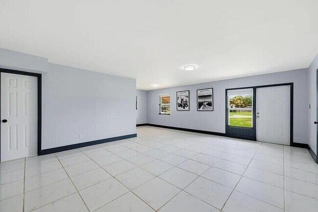 Building Photo - 102 SE El Sito Ct