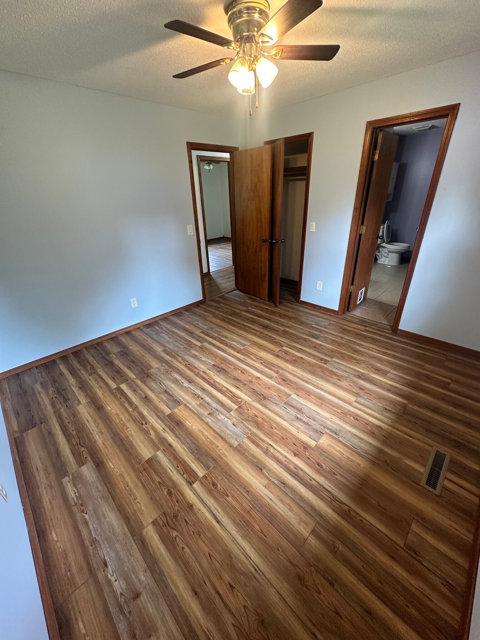 Building Photo - 404 Elm St