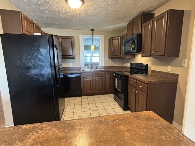 Building Photo - 106 Donna Dr