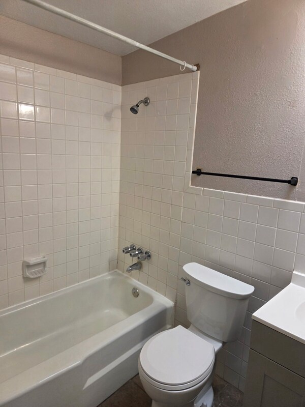 Building Photo - 5620 Salem Dr