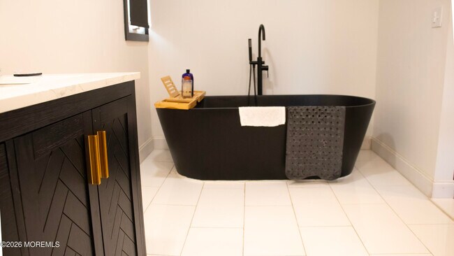 Building Photo - 930 Fairview Dr