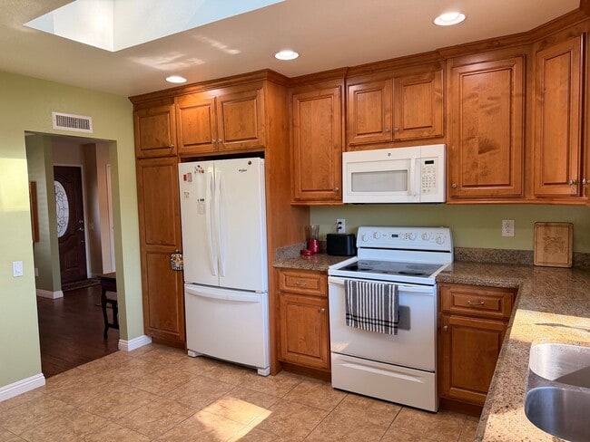 Building Photo - Fully furnished (short term) home in Camarillo's Premier Senior Community - Leisure Village