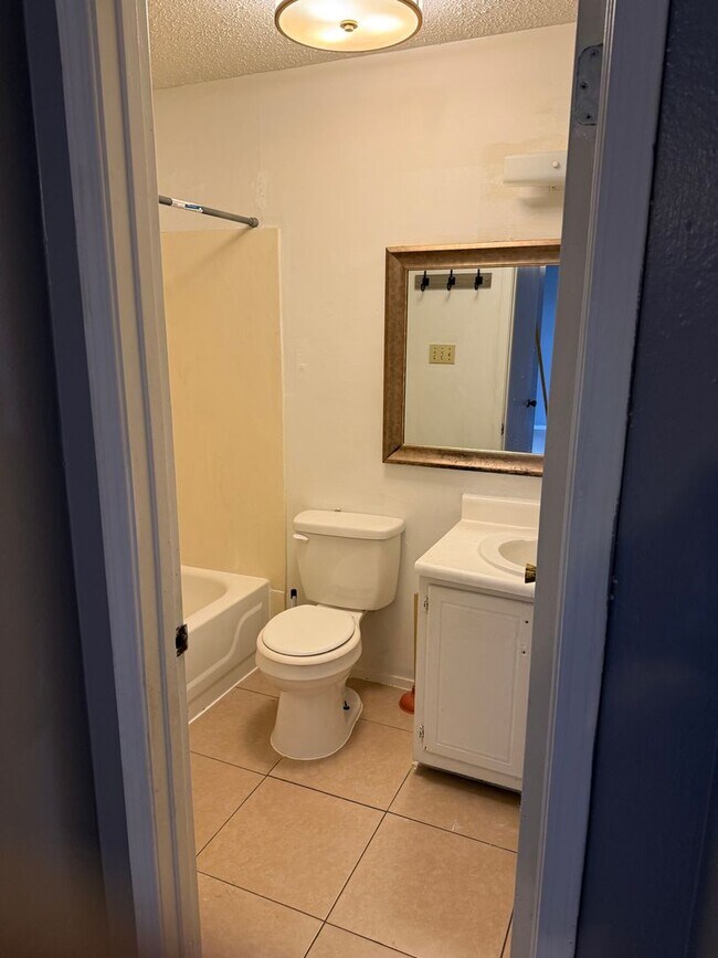 Building Photo - FOR RENT in BATON ROUGE!