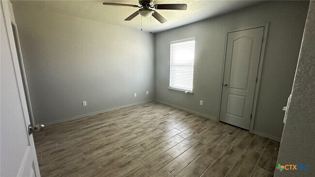 Building Photo - 127 Cameron Dr