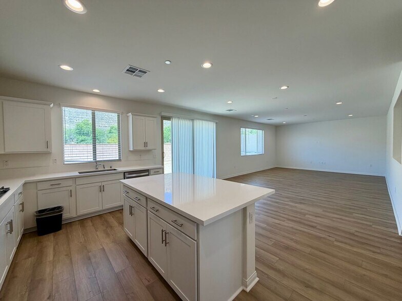 Building Photo - 21624 Thomas Ct