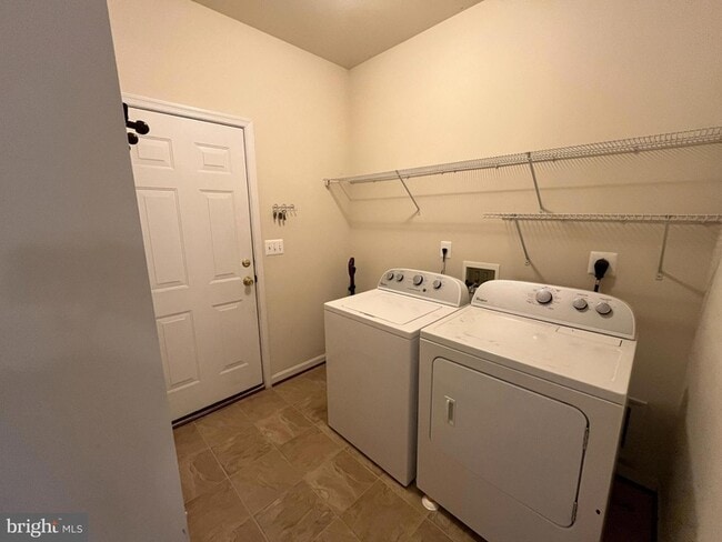 Building Photo - 47 Summerfield Ln