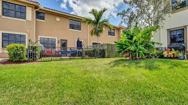 Building Photo - 9595 Town Parc Cir N