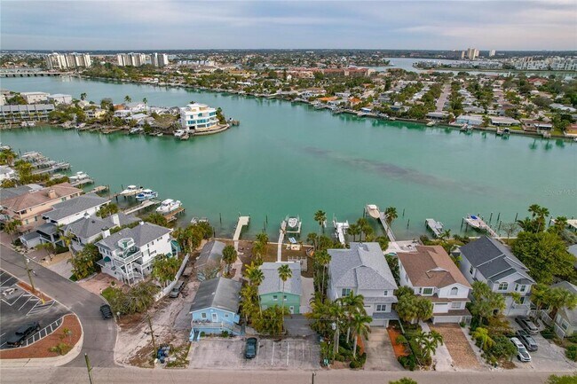 Primary Photo - 8441 Bayshore Dr
