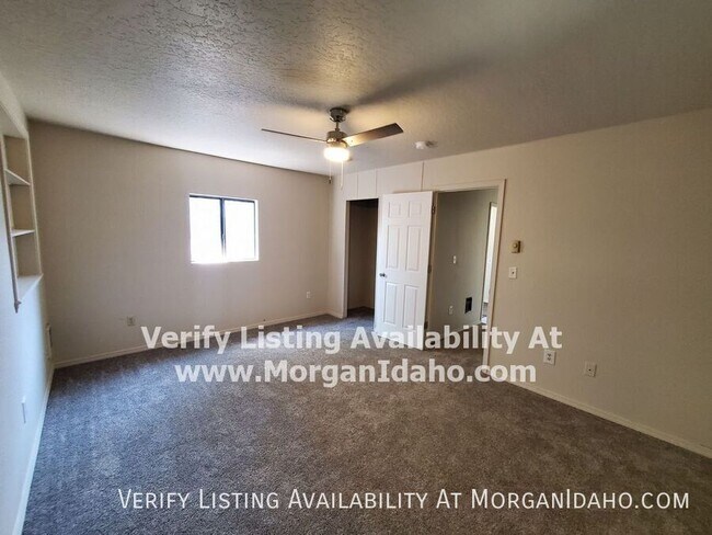Building Photo - 516 18th Ave N