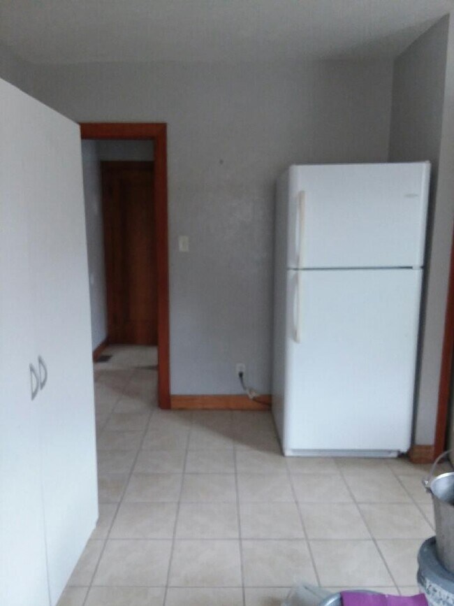 Building Photo - 2 bedroom home