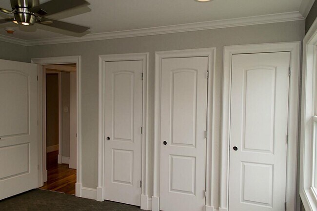 Building Photo - 5545 Navarro St