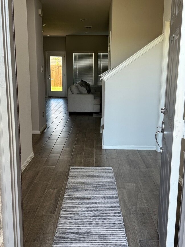Building Photo - Spacious 5BR House in Pilot Point