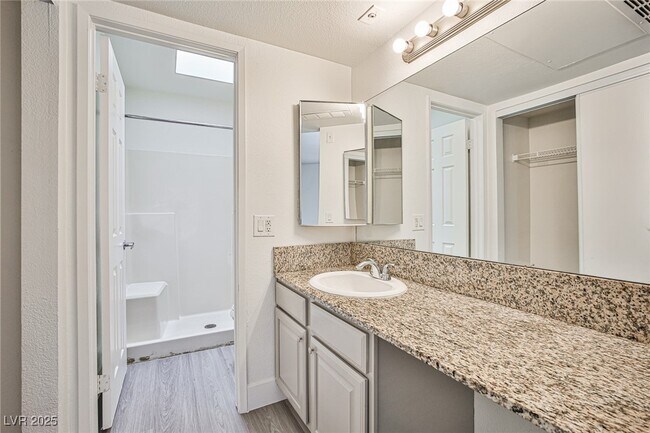 Building Photo - 5166 S Jones Blvd