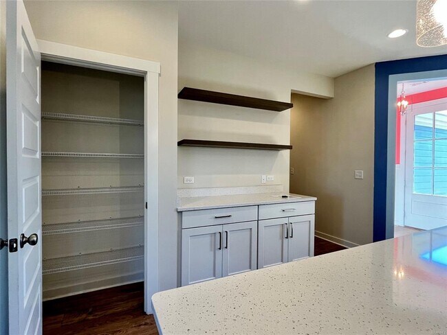 Building Photo - 876 Hedgefield Way