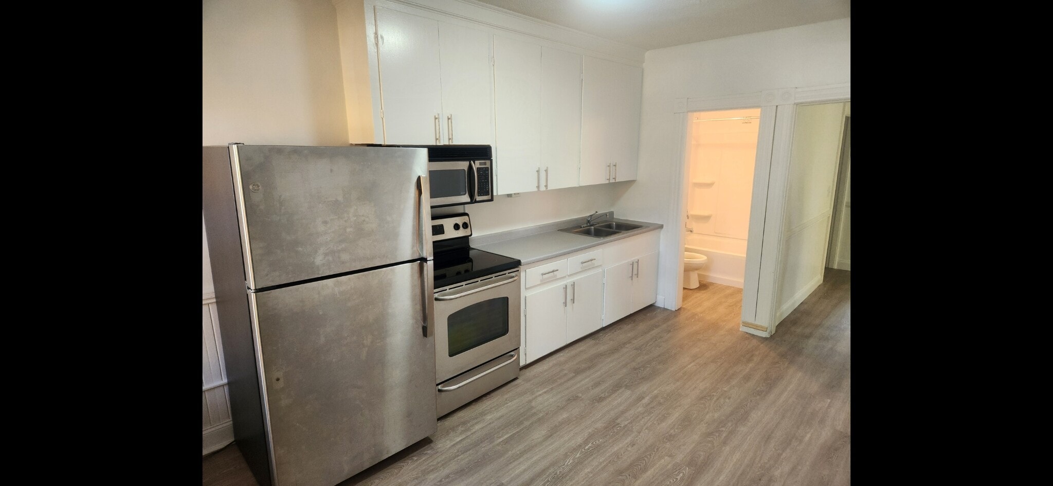 Building Photo - 698 Massabesic St