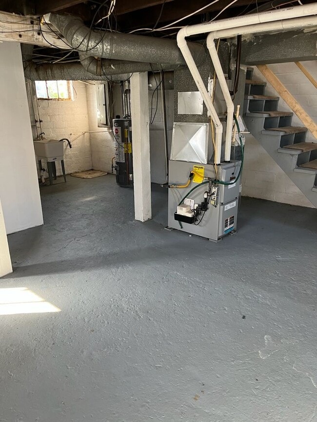 Building Photo - Two Bedroom Townhouse