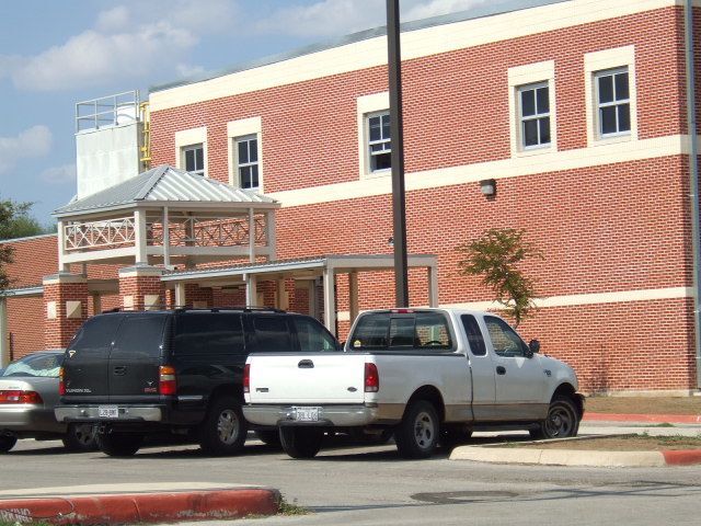 Building Photo - 1025 Sutton Dr