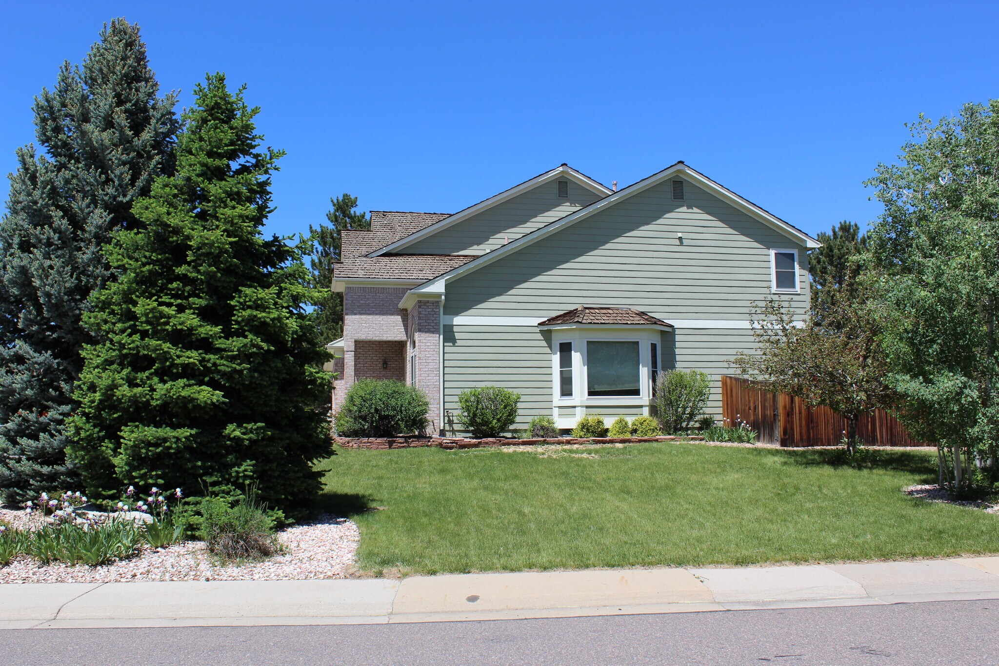 Corner Lot - .27 acres, grass/rockscape for easy maintenance - 2720 South Cole Court