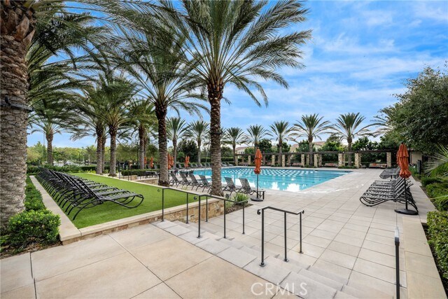 Building Photo - 18 Prominence