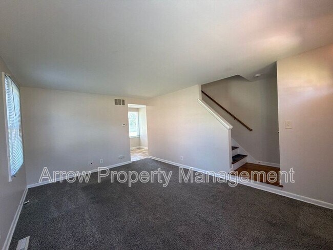 Building Photo - 5447 Benton St